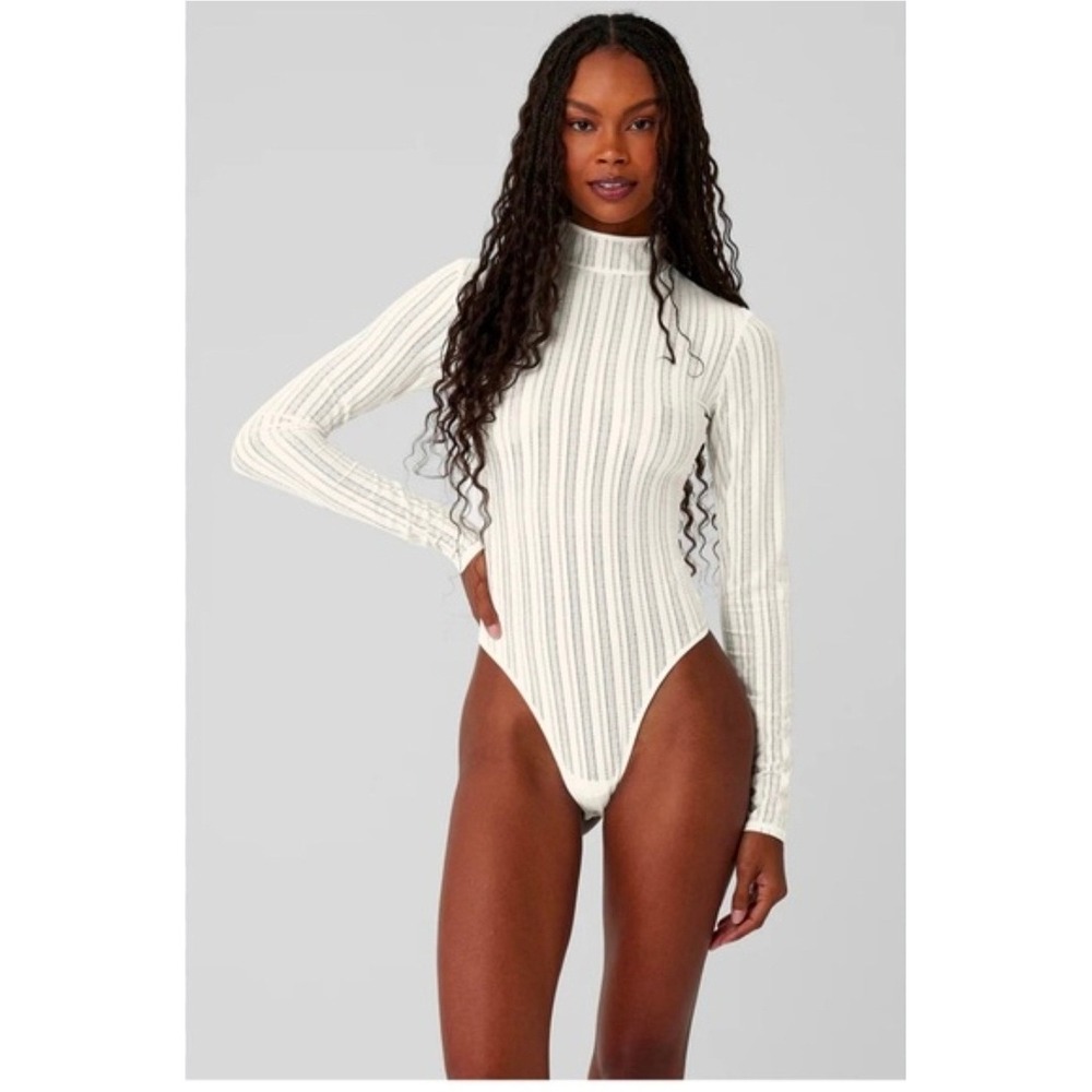 Alo Yoga Pointelle Mock Neck Streetwear Festival Indis Sleaze Fashiongram